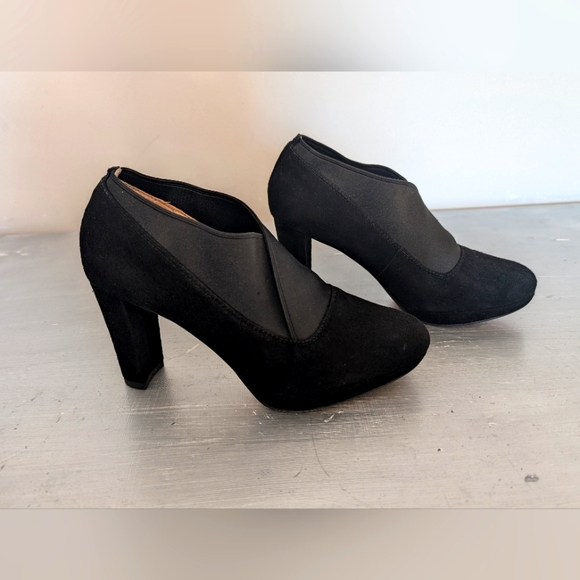 Clarks  Black Suede Kendra  Block Heels Pump Classic  Elegant Size 6.5 M - Picture 1 of 8